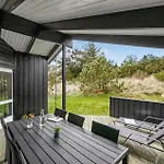 Three-bedroom In Hvide Sande