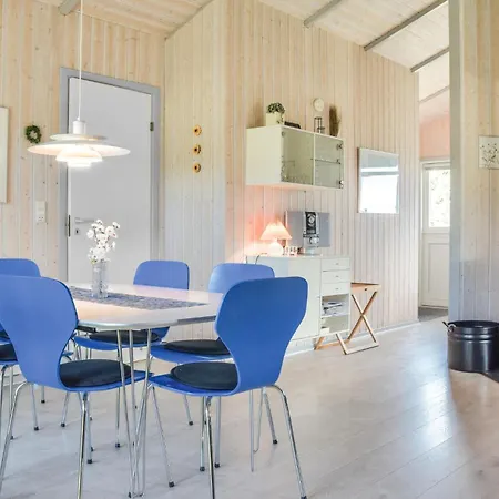 Casa de Férias Cozy Home In Hvide Sande With Sauna