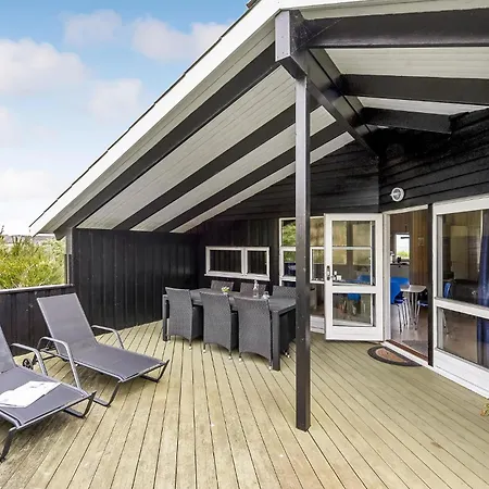 Casa de Férias Cozy Home In Hvide Sande With Sauna